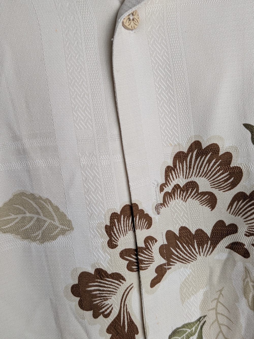 Tommy Bahama Men's XXL 100% Silk Floral Hawaiian Camp Shirt Neutral - Picture 3 of 14